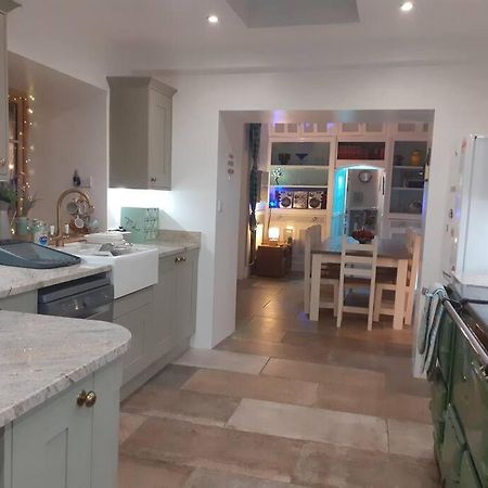 Big Fireplace Aga Hot Tub Wet Room Barn Garage Llanelli Exterior foto