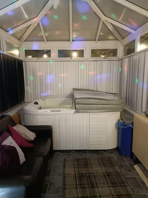 Big Fireplace Aga Hot Tub Wet Room Barn Garage Llanelli Exterior foto